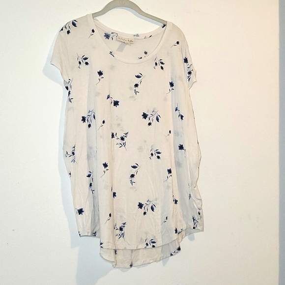 Emaline Woman Tops - Emaline Woman 1X Tee